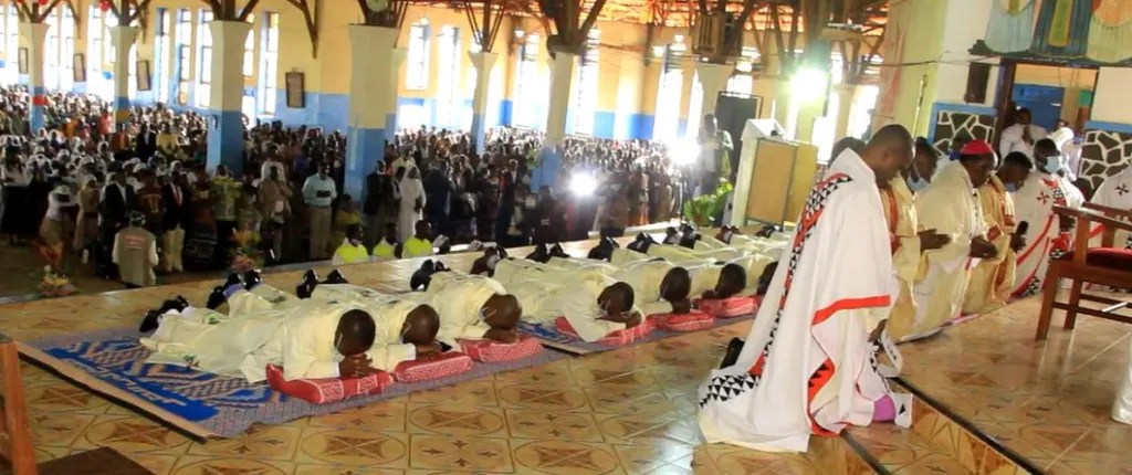 Butembo‑Beni : quinze nouveaux prêtres accueillis dans l’Église