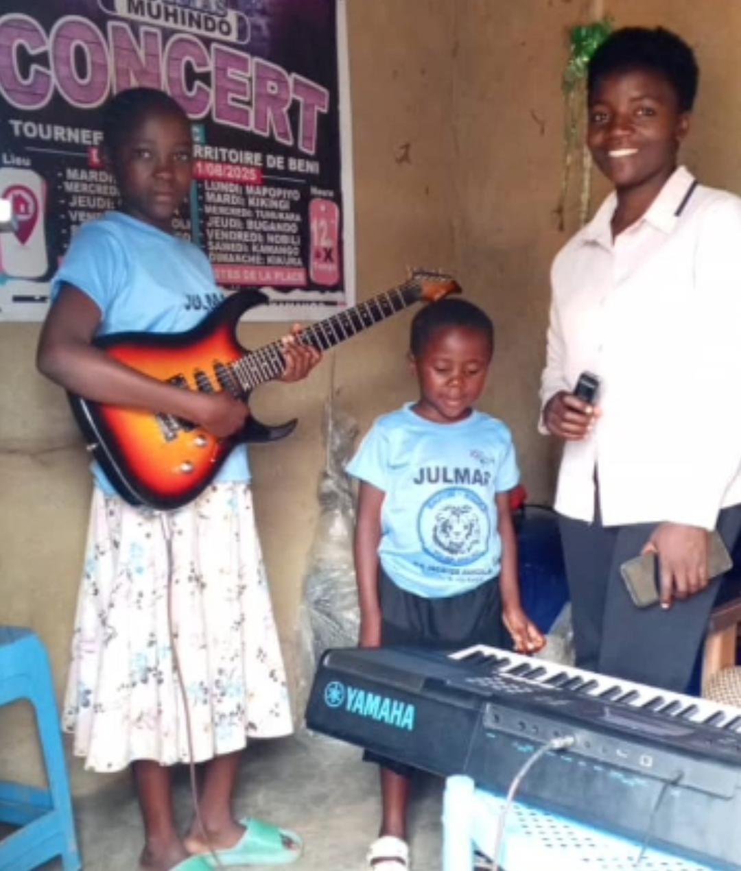 Quand la musique devient héritage : deux fillettes imposent déjà leur talent musical à Oicha