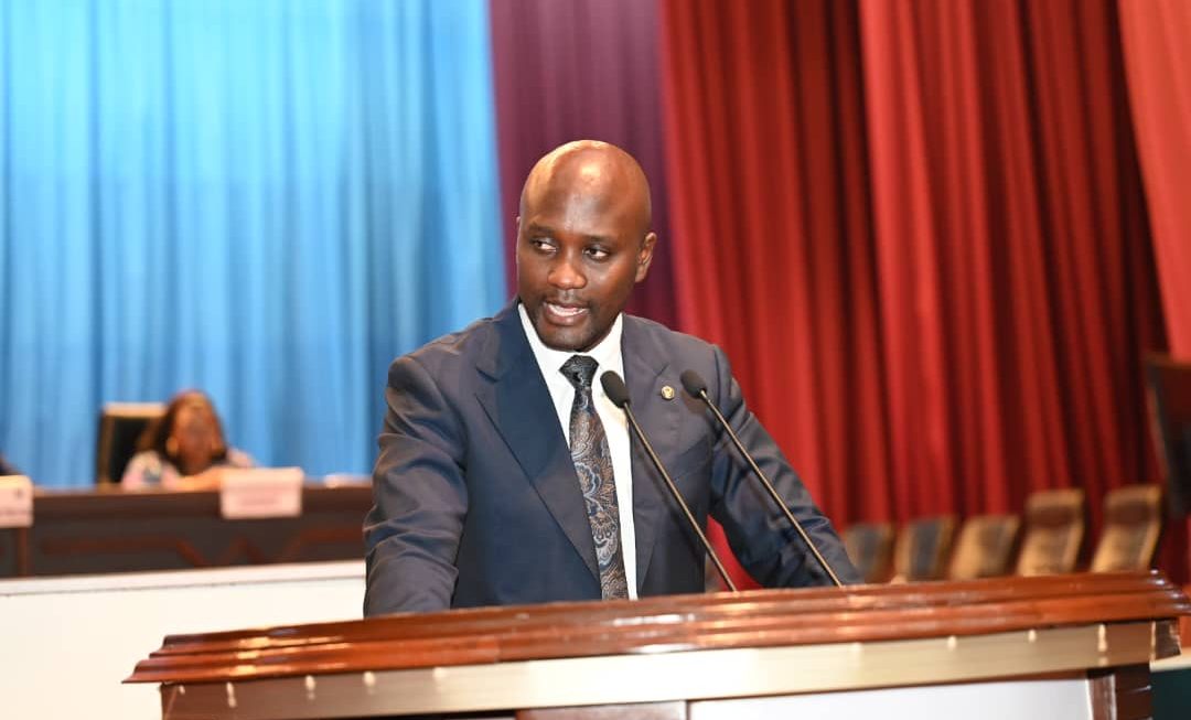 Assemblée nationale : le député KOMBI PENDANI BOSCO exige des clarifications sur les fonds destinés à l’éclairage public de Kasindi